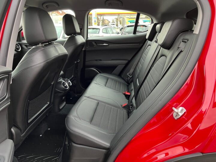 Abbildung Fahrzeugdetailansicht Alfa Romeo Stelvio - Nr. 13