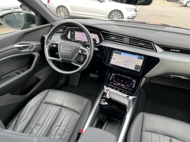 Abbildung Fahrzeugdetailansicht Audi e-tron - Nr. 11