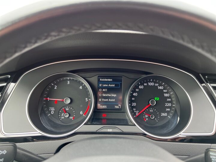 Abbildung Fahrzeugdetailansicht Volkswagen Passat Variant - Nr. 17