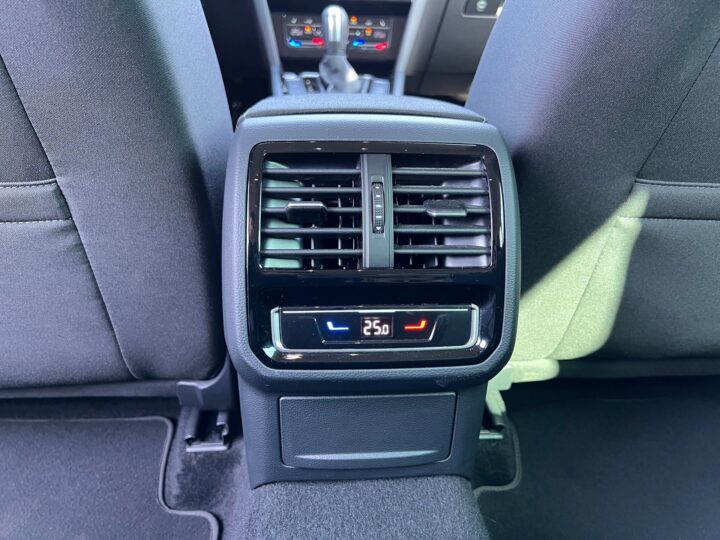 Abbildung Fahrzeugdetailansicht Volkswagen Passat Variant - Nr. 33