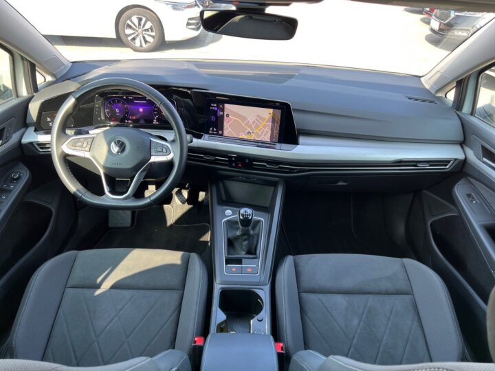 Abbildung Fahrzeugdetailansicht Volkswagen Golf Variant - Nr. 9