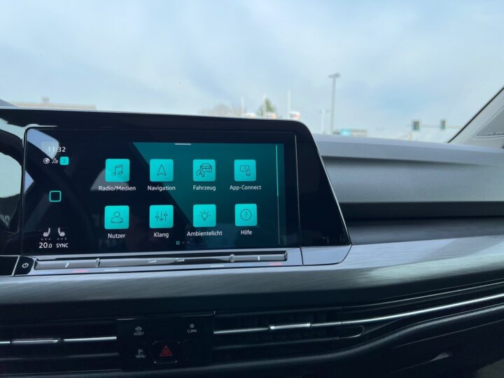 Abbildung Fahrzeugdetailansicht Volkswagen Golf Variant - Nr. 18