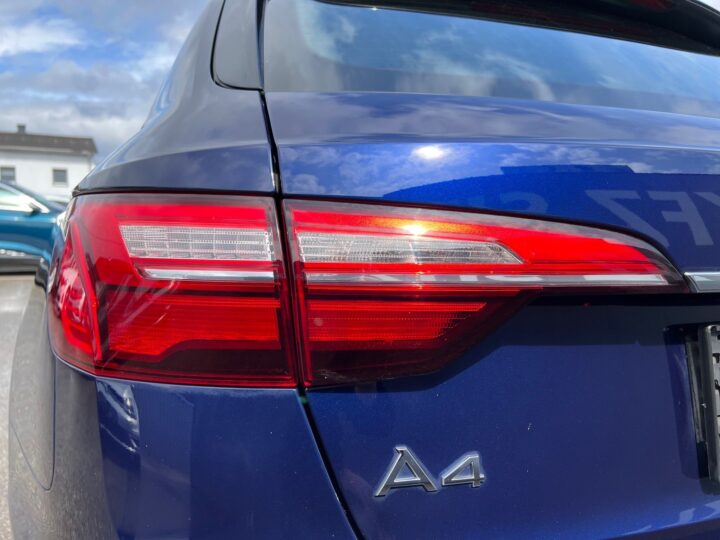 Abbildung Fahrzeugdetailansicht Audi A4 - Nr. 33