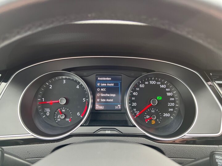 Abbildung Fahrzeugdetailansicht Volkswagen Passat Variant - Nr. 17