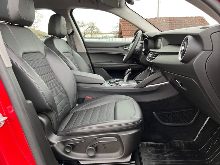 Abbildung Fahrzeugdetailansicht Alfa Romeo Stelvio - Nr. 31