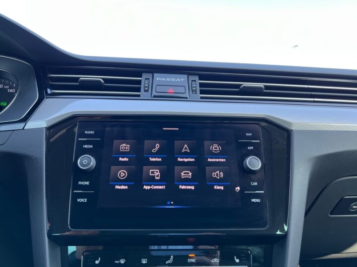 Abbildung Fahrzeugdetailansicht Volkswagen Passat Variant - Nr. 18