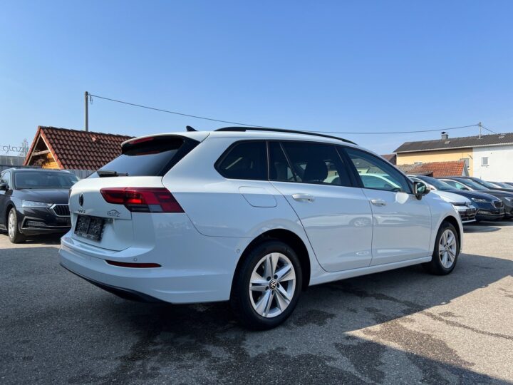 Abbildung Fahrzeugdetailansicht Volkswagen Golf Variant - Nr. 2