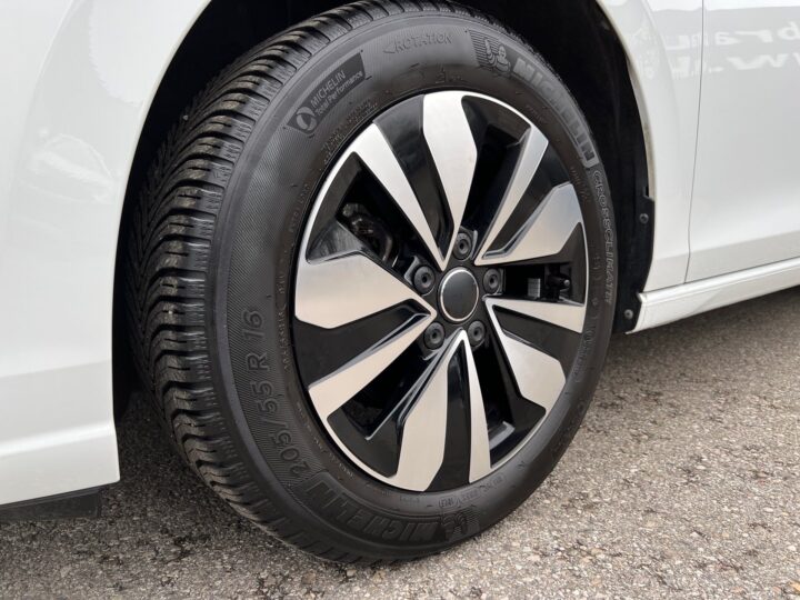 Abbildung Fahrzeugdetailansicht Volkswagen Golf - Nr. 36