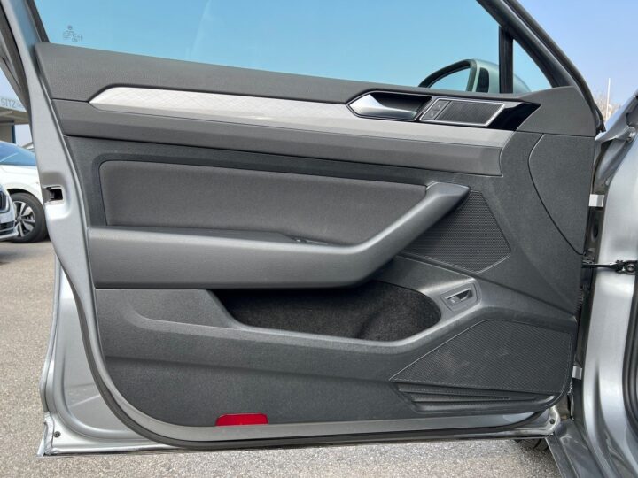 Abbildung Fahrzeugdetailansicht Volkswagen Passat Variant - Nr. 30