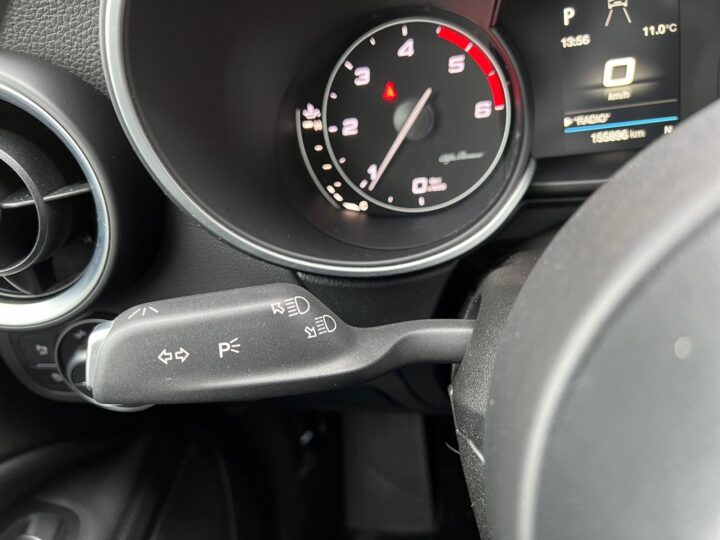 Abbildung Fahrzeugdetailansicht Alfa Romeo Stelvio - Nr. 39