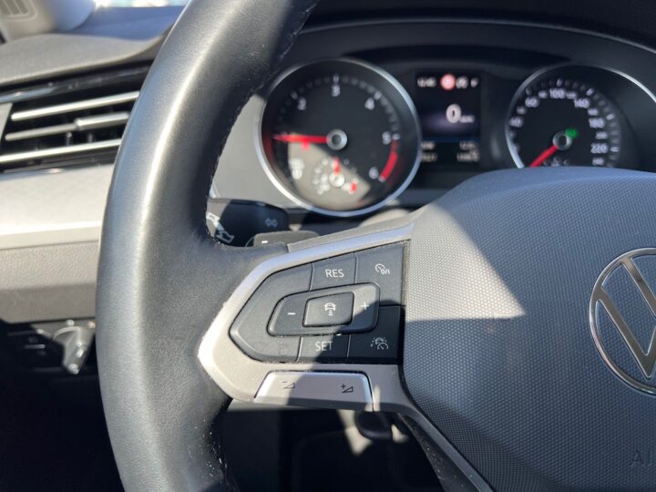 Abbildung Fahrzeugdetailansicht Volkswagen Passat Variant - Nr. 39