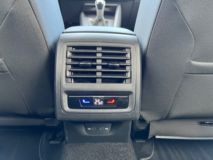 Abbildung Fahrzeugdetailansicht Volkswagen Golf Variant - Nr. 30