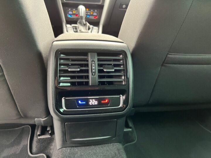 Abbildung Fahrzeugdetailansicht Volkswagen Passat Variant - Nr. 34