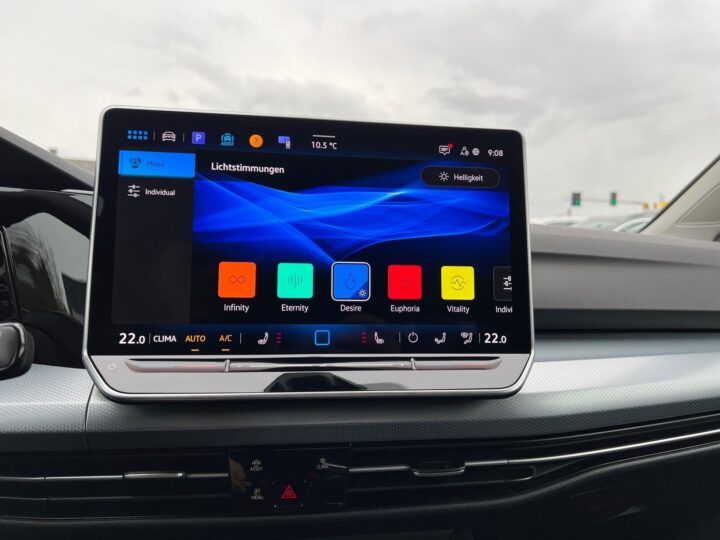 Abbildung Fahrzeugdetailansicht Volkswagen Golf - Nr. 23