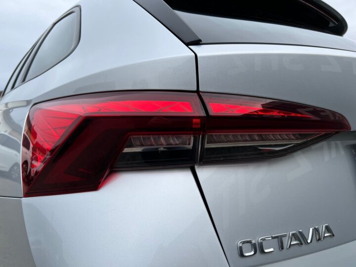 Abbildung Fahrzeugdetailansicht Skoda Octavia - Nr. 38