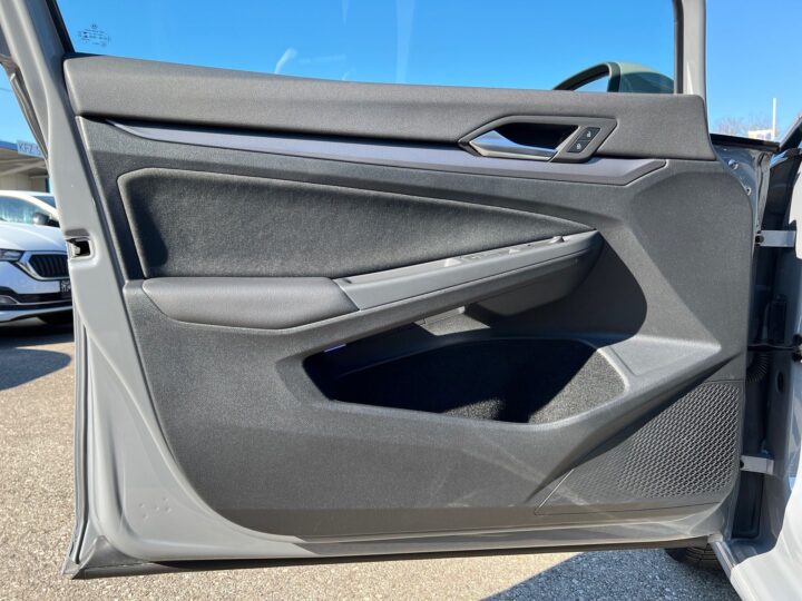 Abbildung Fahrzeugdetailansicht Volkswagen Golf - Nr. 30