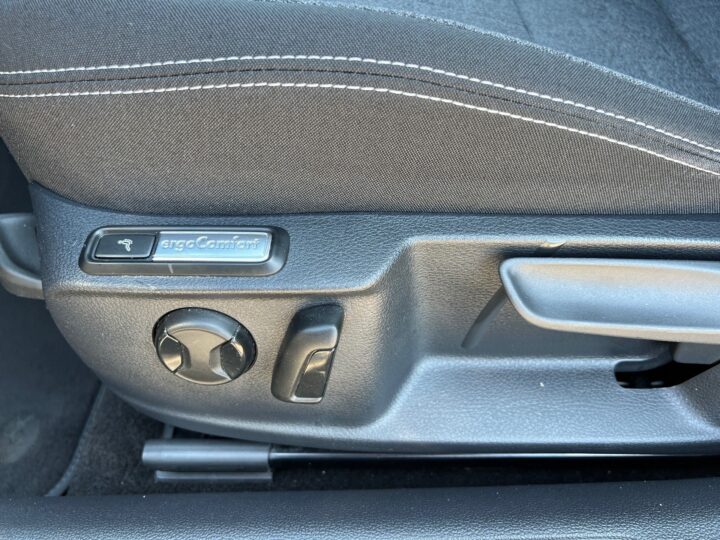 Abbildung Fahrzeugdetailansicht Volkswagen Passat Variant - Nr. 31