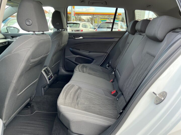 Abbildung Fahrzeugdetailansicht Volkswagen Golf Variant - Nr. 12