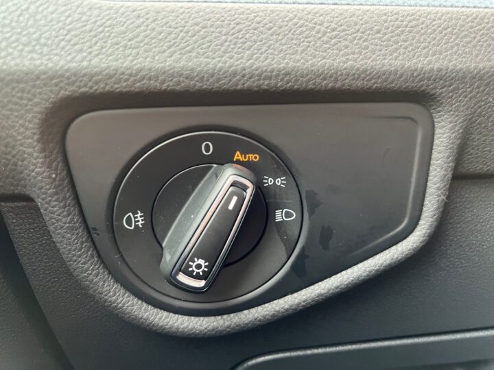 Abbildung Fahrzeugdetailansicht Volkswagen Touran - Nr. 44