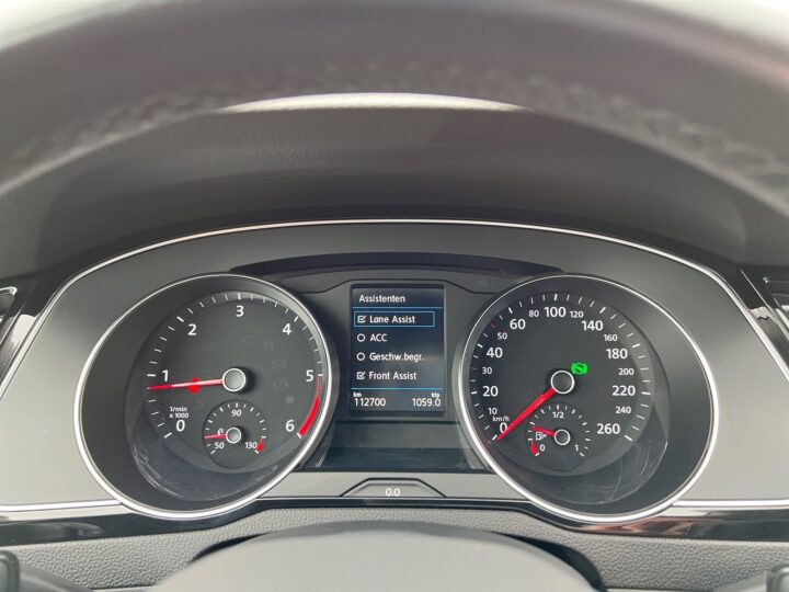 Abbildung Fahrzeugdetailansicht Volkswagen Passat Variant - Nr. 17