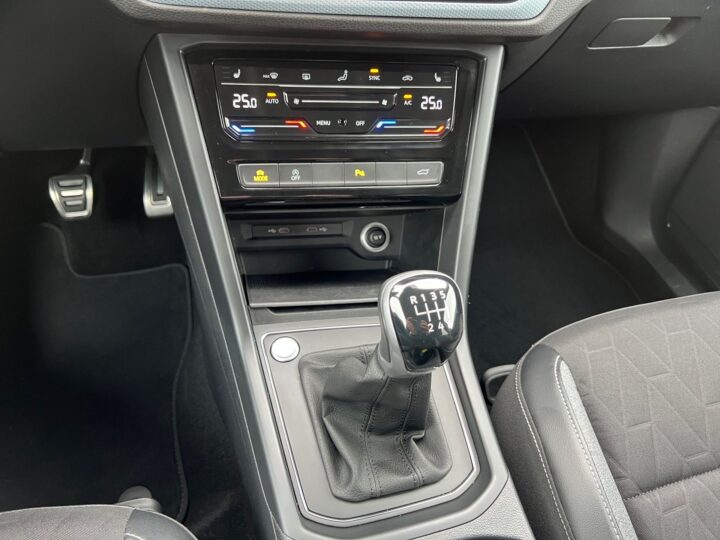 Abbildung Fahrzeugdetailansicht Volkswagen Touran - Nr. 29