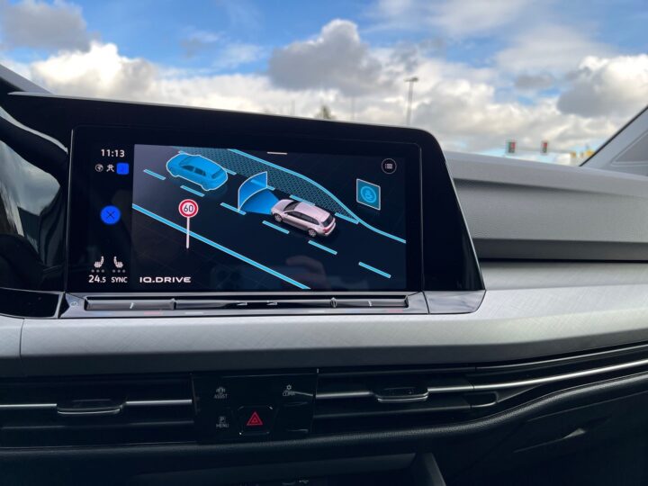 Abbildung Fahrzeugdetailansicht Volkswagen Golf Variant - Nr. 23