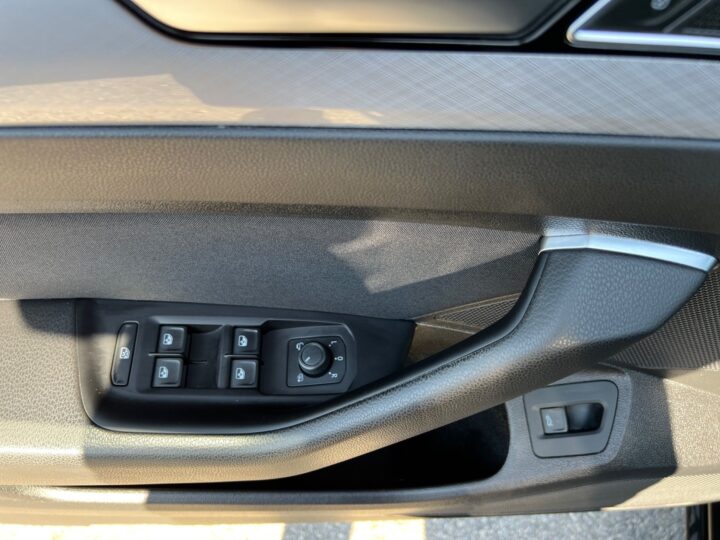 Abbildung Fahrzeugdetailansicht Volkswagen Passat Variant - Nr. 32
