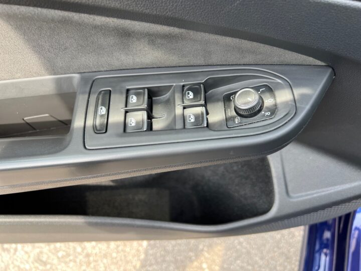 Abbildung Fahrzeugdetailansicht Volkswagen Golf Variant - Nr. 32