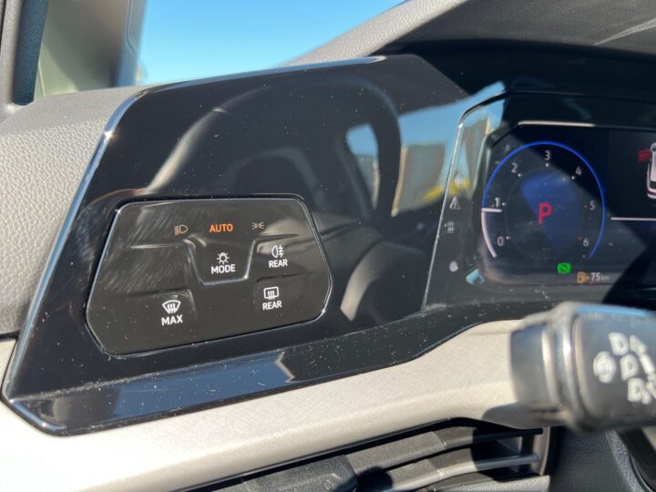 Abbildung Fahrzeugdetailansicht Volkswagen Golf Variant - Nr. 42