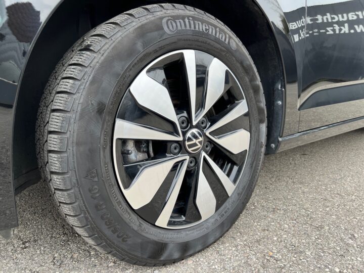 Abbildung Fahrzeugdetailansicht Volkswagen Touran - Nr. 37