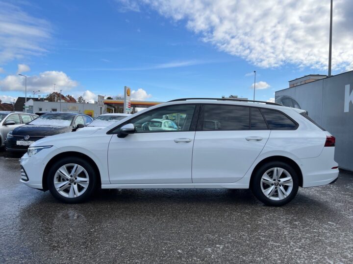 Abbildung Fahrzeugdetailansicht Volkswagen Golf Variant - Nr. 5