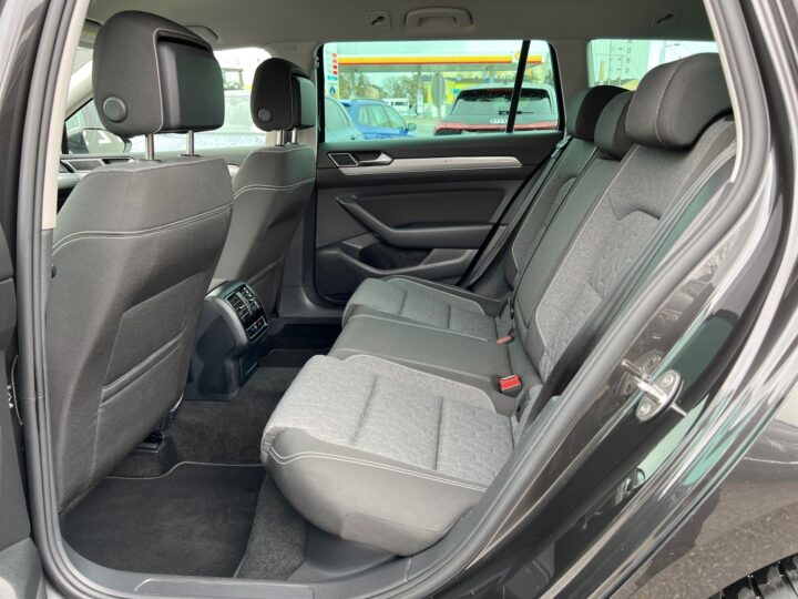 Abbildung Fahrzeugdetailansicht Volkswagen Passat Variant - Nr. 13