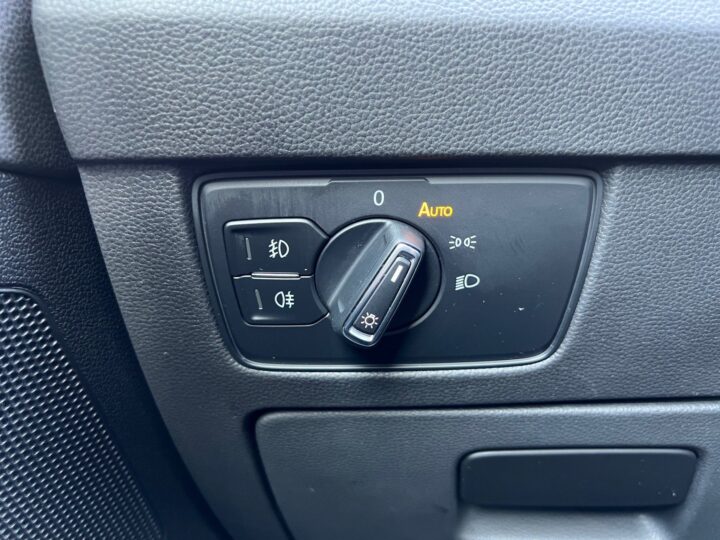 Abbildung Fahrzeugdetailansicht Volkswagen Passat Variant - Nr. 43