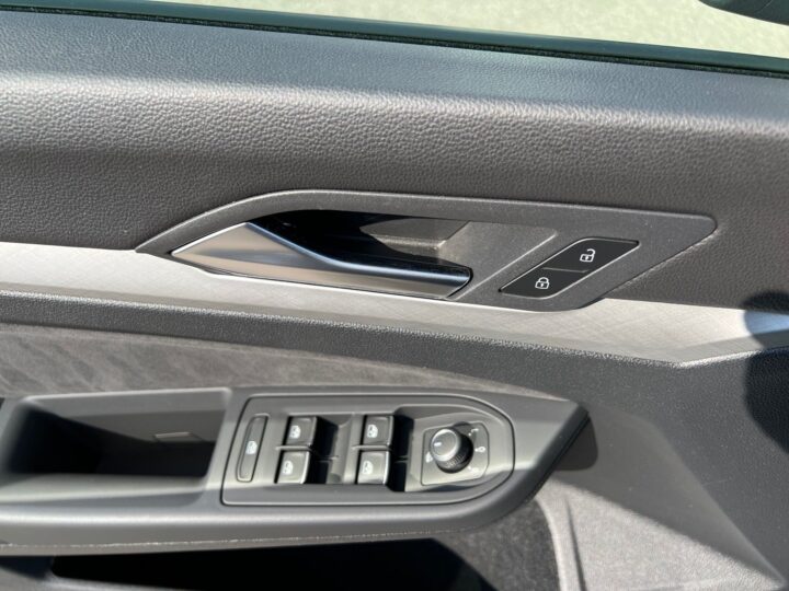 Abbildung Fahrzeugdetailansicht Volkswagen Golf Variant - Nr. 30