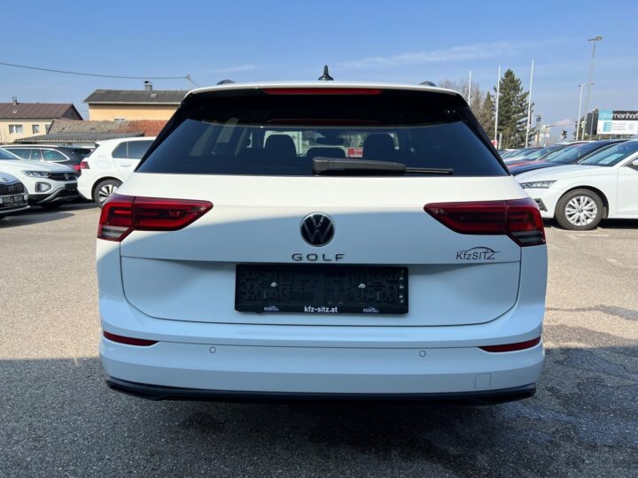 Abbildung Fahrzeugdetailansicht Volkswagen Golf Variant - Nr. 3