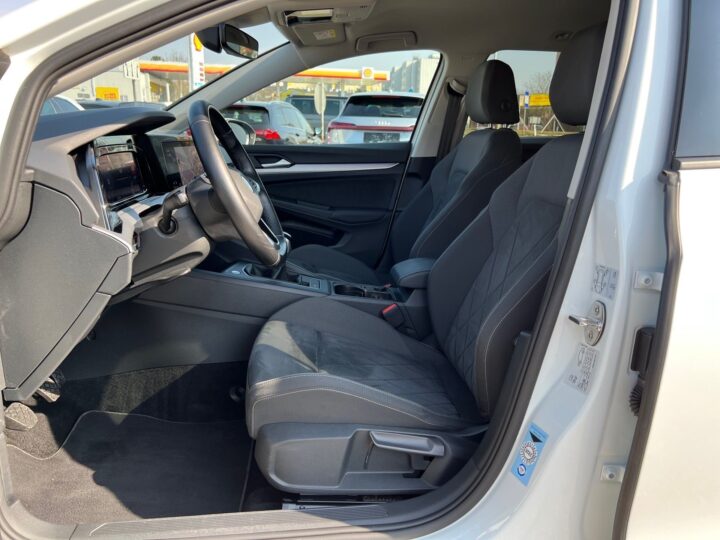 Abbildung Fahrzeugdetailansicht Volkswagen Golf Variant - Nr. 12