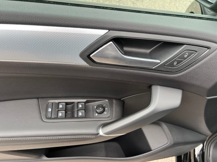 Abbildung Fahrzeugdetailansicht Volkswagen Touran - Nr. 31