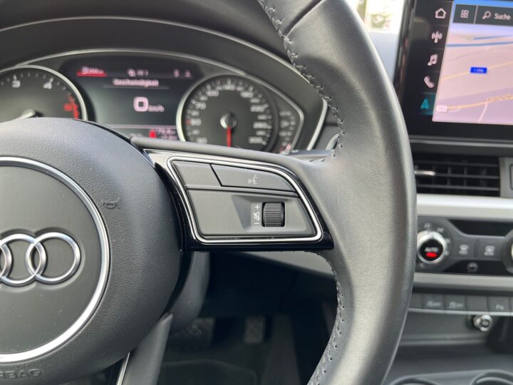 Abbildung Fahrzeugdetailansicht Audi A4 - Nr. 35