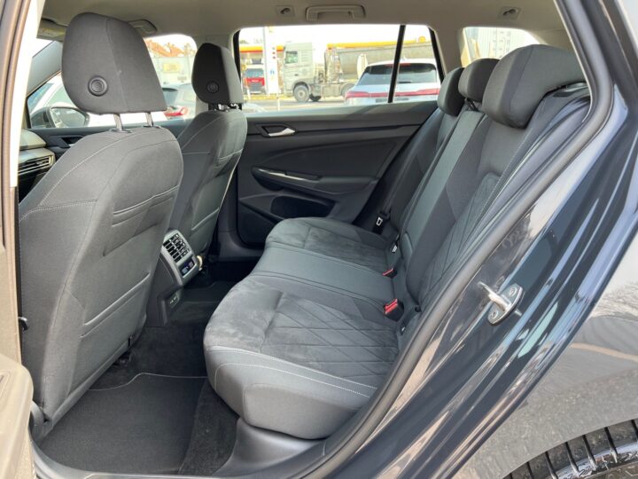 Abbildung Fahrzeugdetailansicht Volkswagen Golf Variant - Nr. 13