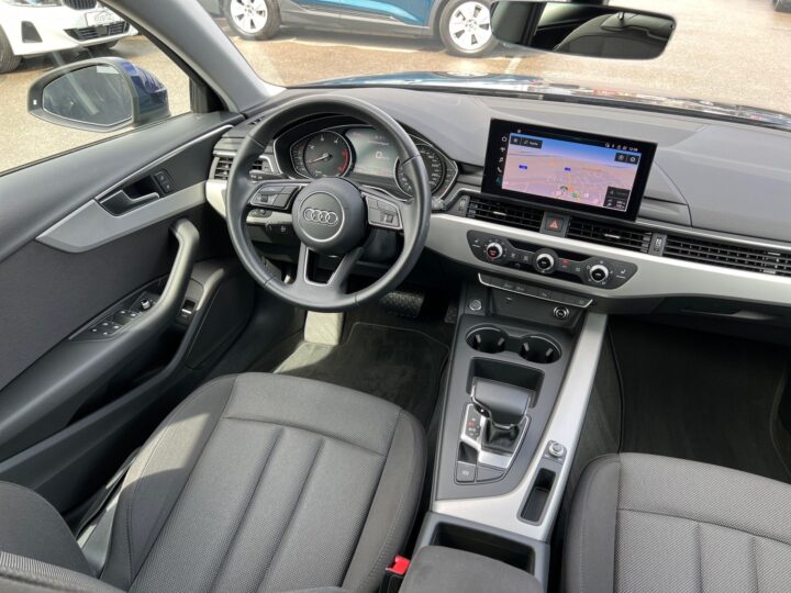 Abbildung Fahrzeugdetailansicht Audi A4 - Nr. 11