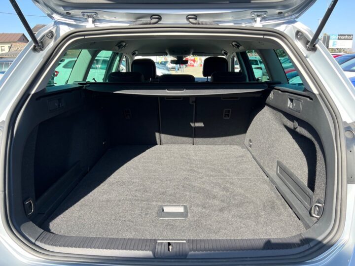 Abbildung Fahrzeugdetailansicht Volkswagen Passat Variant - Nr. 14