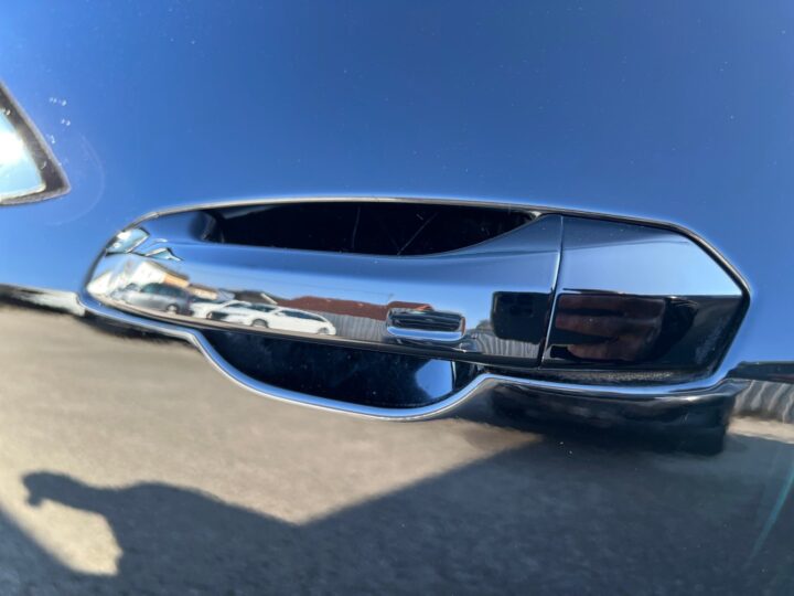 Abbildung Fahrzeugdetailansicht Audi e-tron - Nr. 47