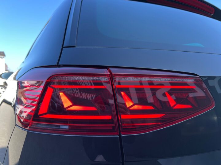 Abbildung Fahrzeugdetailansicht Volkswagen Passat Variant - Nr. 38