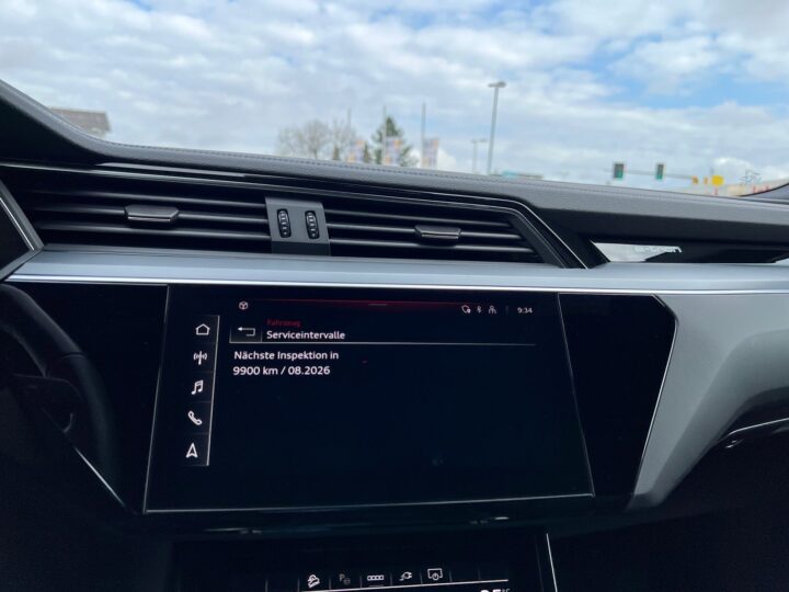 Abbildung Fahrzeugdetailansicht Audi e-tron - Nr. 26