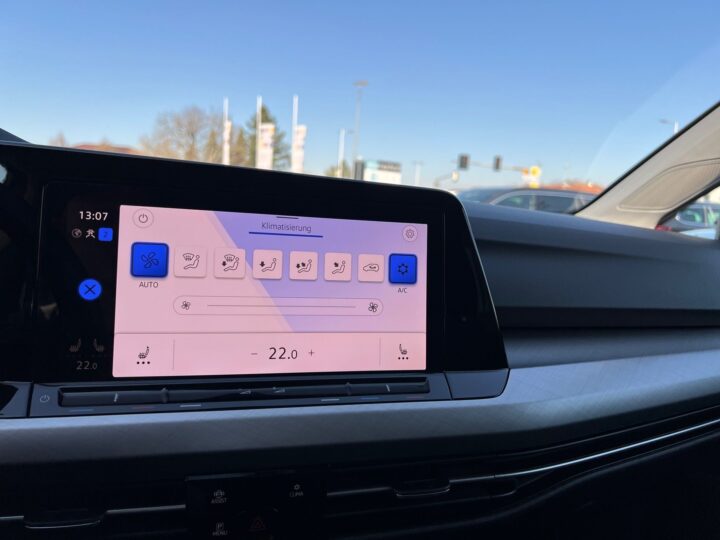 Abbildung Fahrzeugdetailansicht Volkswagen Golf Variant - Nr. 25