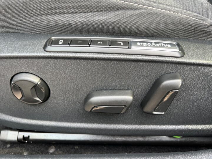 Abbildung Fahrzeugdetailansicht Volkswagen Golf Variant - Nr. 31