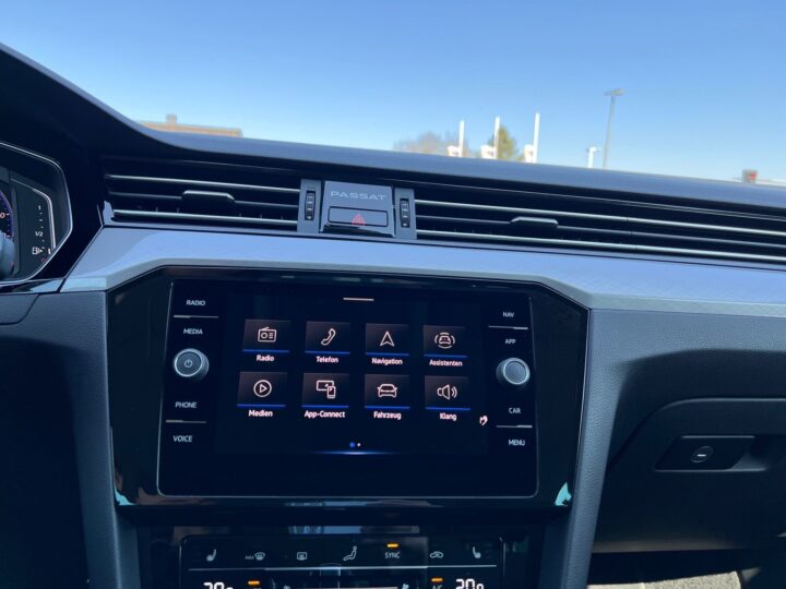 Abbildung Fahrzeugdetailansicht Volkswagen Passat Variant - Nr. 19