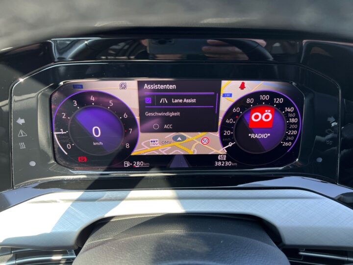 Abbildung Fahrzeugdetailansicht Volkswagen Golf Variant - Nr. 17