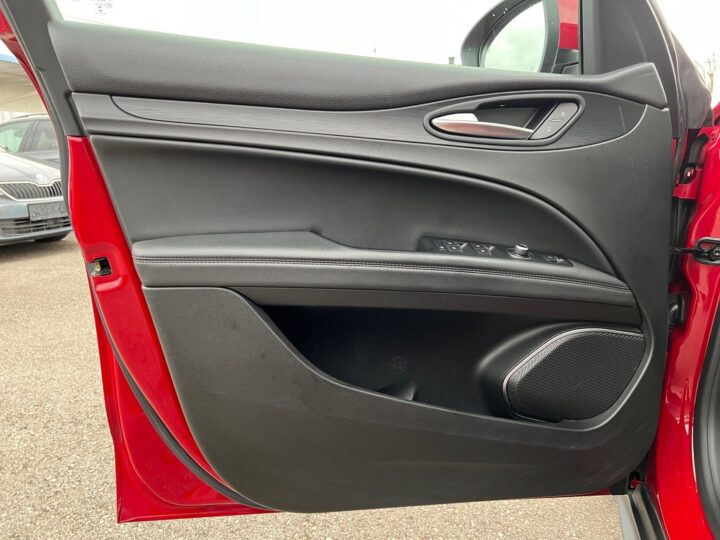 Abbildung Fahrzeugdetailansicht Alfa Romeo Stelvio - Nr. 27