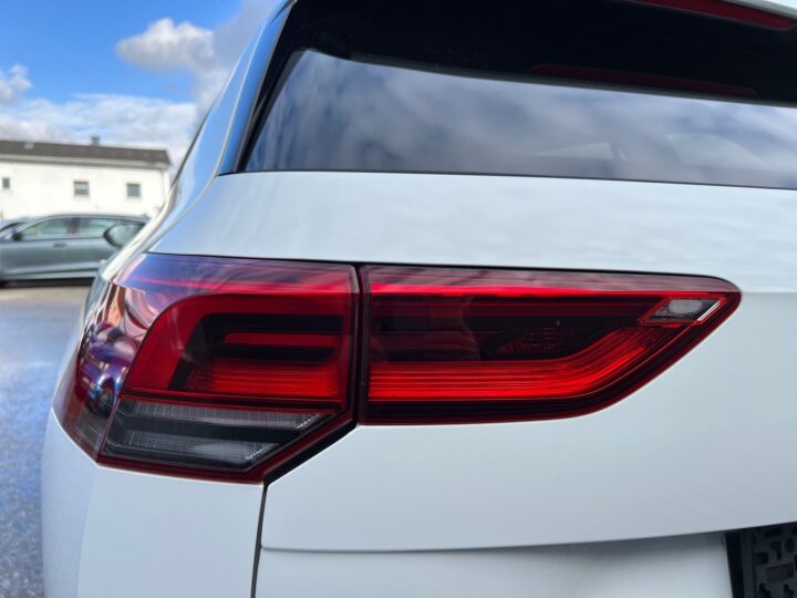 Abbildung Fahrzeugdetailansicht Volkswagen Golf Variant - Nr. 35